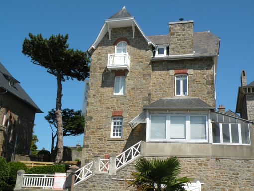 grande villa, rue des Bains